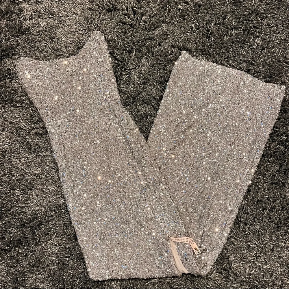 🌸NWOT OH POLLY JASELLA SILVER SEQUIN MAX DRESS SIZE 0🌸 - Picture 2 of 4